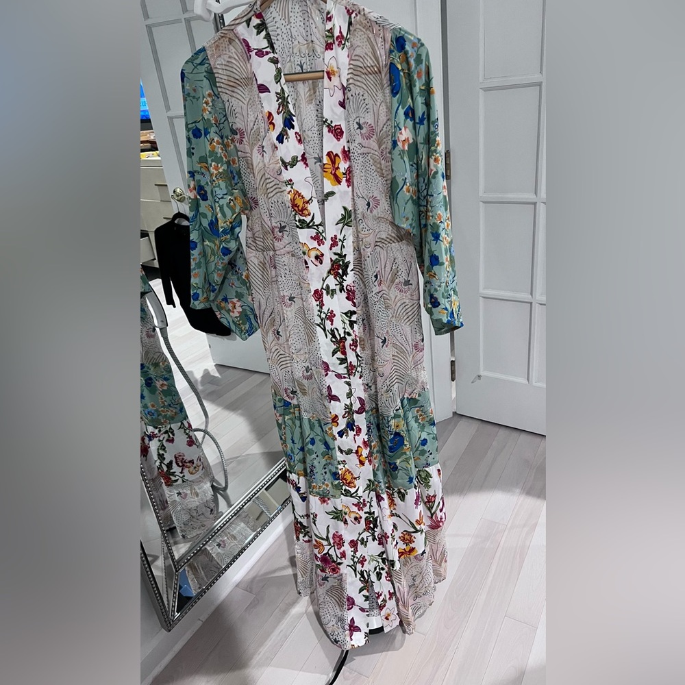 This kimono is brand new. Never used.